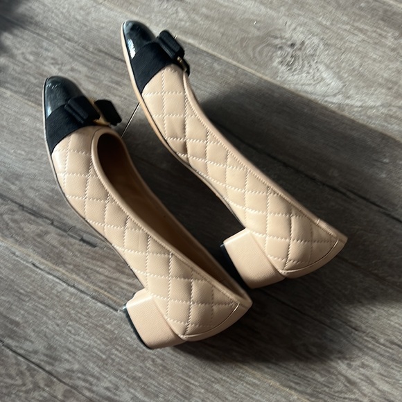 ferragamo leather pumps - Picture 4 of 6